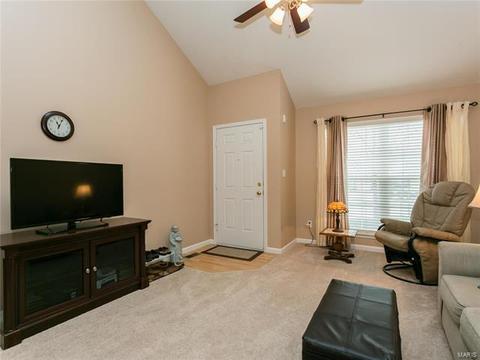 1204 Hunters Chase Dr, Eureka, MO 63025 photo 2