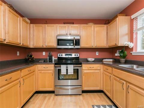 1204 Hunters Chase Dr, Eureka, MO 63025 photo 8