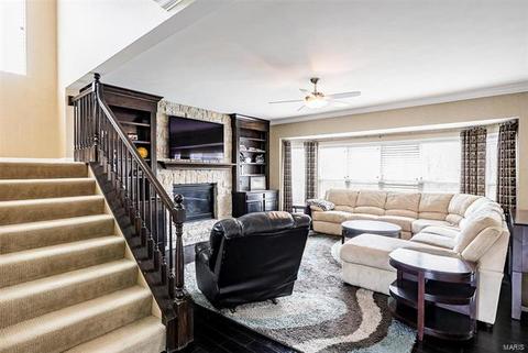 326 Lauren Lndg, Ballwin, MO 63021 photo 12