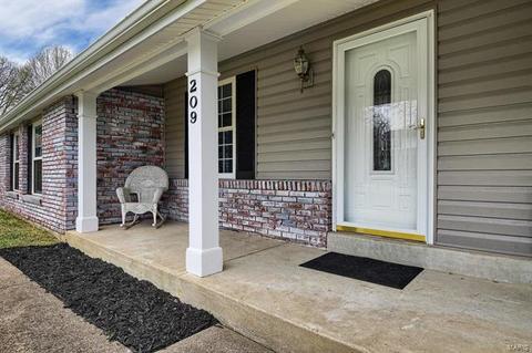 209 Crowsnest Dr, Ballwin, MO 63021 photo 2