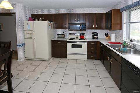 817 Justerini Dr, Ballwin, MO 63011 photo 8