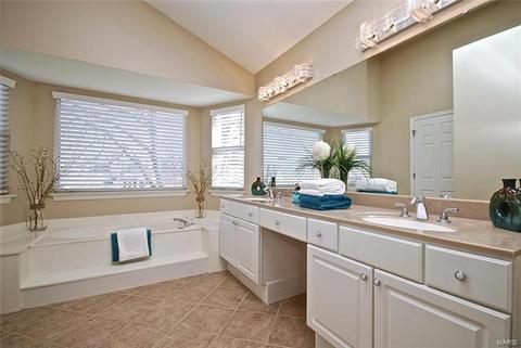 1137 Westrun Dr, Ballwin, MO 63021 photo 17