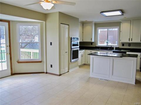 420 Mark Wesley Ln, Ballwin, MO 63021 photo 11