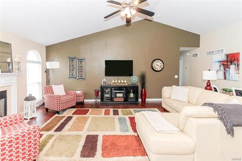 329 Thoreau Blvd, O'fallon, MO 63366 photo 4