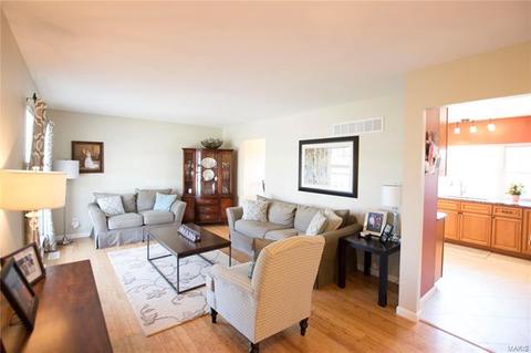 671 Cedar Run Dr, Ballwin, MO 63021 photo 4