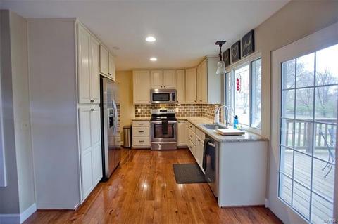 987 Century Oaks Dr, Manchester, MO 63021 photo 7