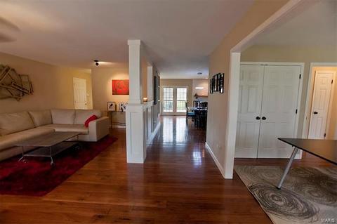 987 Century Oaks Dr, Manchester, MO 63021 photo 2
