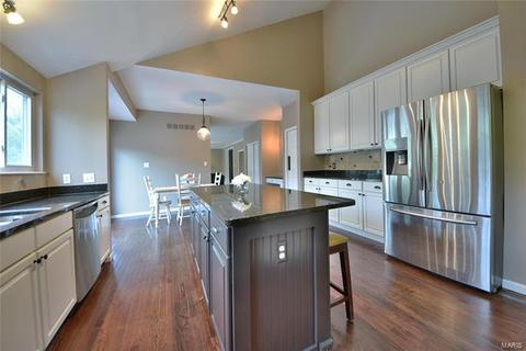 869 Kiefer Trl, Ballwin, MO 63021 photo 16