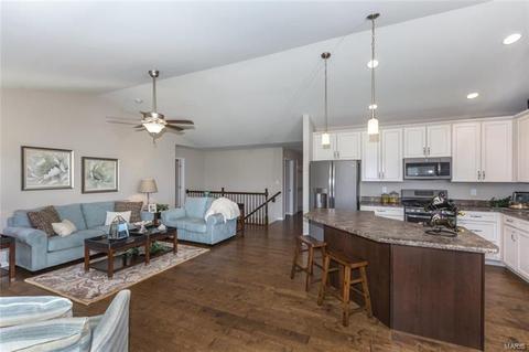 108 Keystone Ridge Dr, O'fallon, MO 63366 photo 3