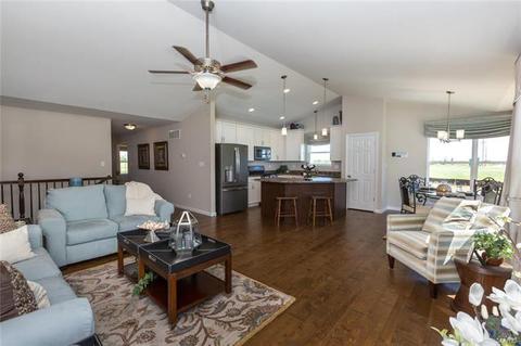 108 Keystone Ridge Dr, O'fallon, MO 63366 photo 2