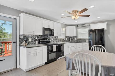 3521 Dixie Dr, Saint Ann, MO 63074 photo 3
