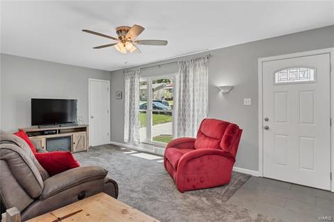 3521 Dixie Dr, Saint Ann, MO 63074 photo 9
