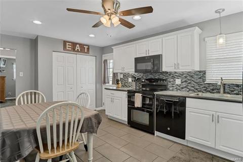 3521 Dixie Dr, Saint Ann, MO 63074 photo 12