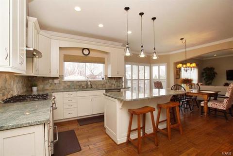 1004 Stone Spring Ct, Eureka, MO 63025 photo 4