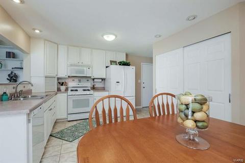 214 Bitterwood Dr, Ballwin, MO 63021 photo 11