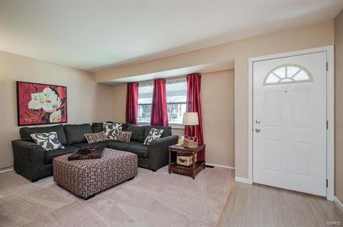 214 Bitterwood Dr, Ballwin, MO 63021 photo 3