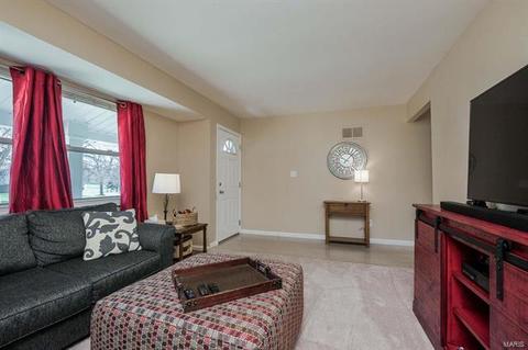 214 Bitterwood Dr, Ballwin, MO 63021 photo 5