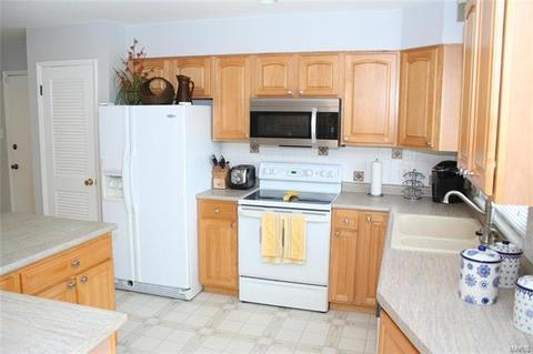 414 Palermo Dr, Ballwin, MO 63021 photo 9