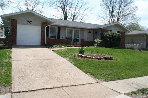 414 Palermo Dr, Ballwin, MO 63021 photo 2