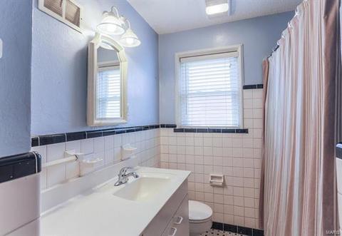 11 Kings, Saint Louis, MO 63135 photo 5