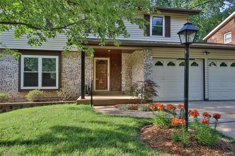 1055 Briarhurst Dr, Manchester, MO 63021 photo 2