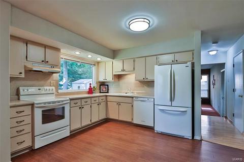 1055 Briarhurst Dr, Manchester, MO 63021 photo 12