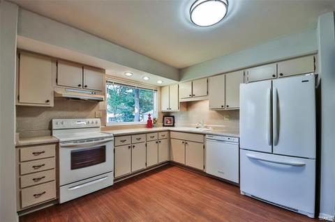 1055 Briarhurst Dr, Manchester, MO 63021 photo 11