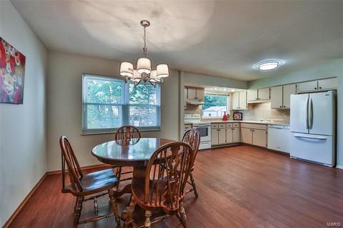 1055 Briarhurst Dr, Manchester, MO 63021 photo 9