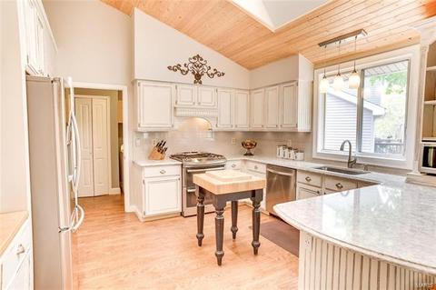 1100 Richland Meadows Dr, Ballwin, MO 63021 photo 2