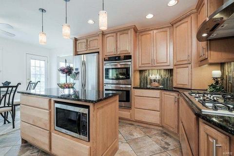 427 Coronado Dr, Ballwin, MO 63011 photo 3
