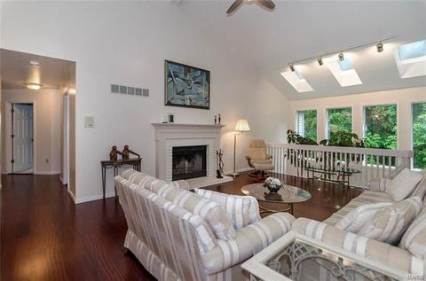 243 Oakmont Farm Dr, Ballwin, MO 63021 photo 6