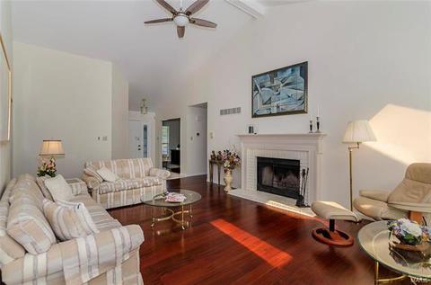 243 Oakmont Farm Dr, Ballwin, MO 63021 photo 7