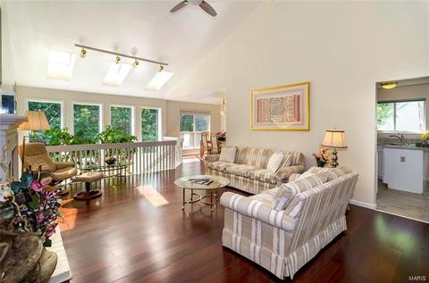 243 Oakmont Farm Dr, Ballwin, MO 63021 photo 5
