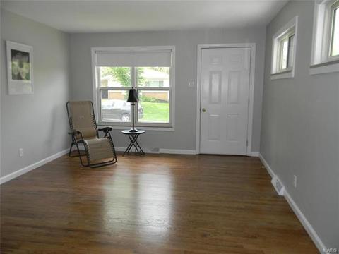 204 Chamberlin Dr, Ballwin, MO 63021 photo 2