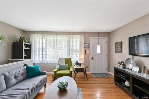 305 E Pitman St, O'fallon, MO 63366 photo 2