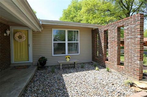 516 Ballwood Dr, Ballwin, MO 63021 photo 2