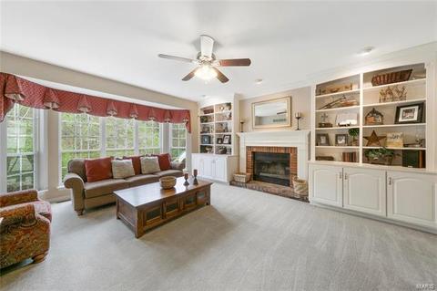 465 Gateford, Ballwin, MO 63021 photo 2