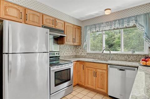 1119 Pinrun Dr, Ballwin, MO 63011 photo 5