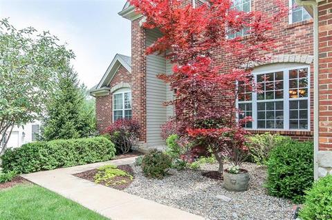 1460 Lucerne Manors Dr, Weldon Spring, MO 63304 photo 2