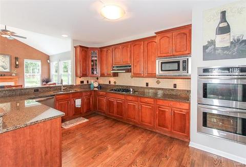 1460 Lucerne Manors Dr, Weldon Spring, MO 63304 photo 15