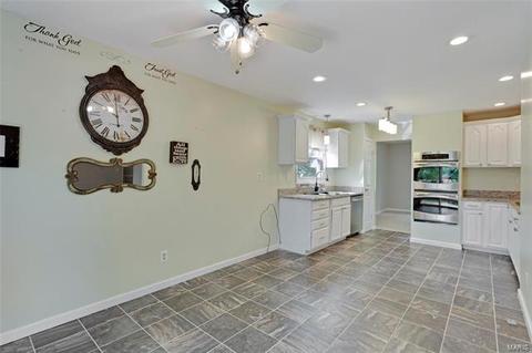710 Henry Ave, Ballwin, MO 63011 photo 5