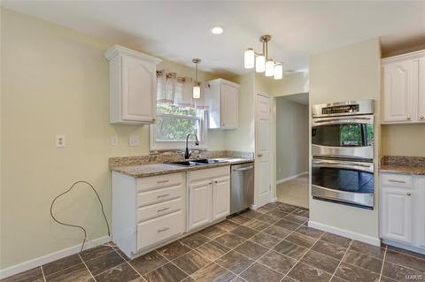 710 Henry Ave, Ballwin, MO 63011 photo 8