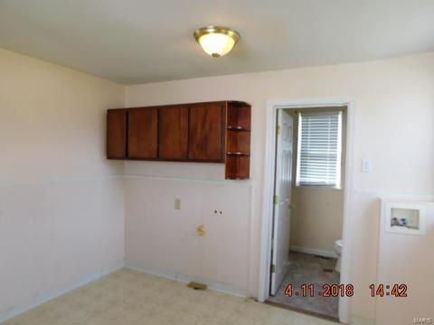 9507 Echo Ln, Saint Louis, MO 63114 photo 8