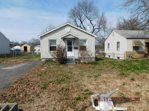 9507 Echo Ln, Saint Louis, MO 63114 photo 1