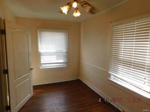 9507 Echo Ln, Saint Louis, MO 63114 photo 6