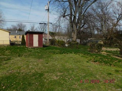 9507 Echo Ln, Saint Louis, MO 63114 photo 3