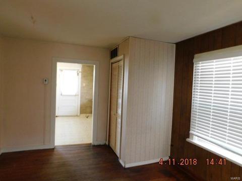 9507 Echo Ln, Saint Louis, MO 63114 photo 4