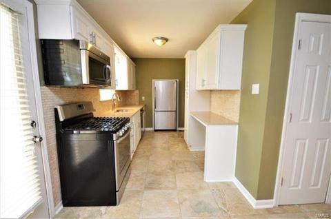 904 Saint Matthew Ave, O'fallon, MO 63366 photo 4