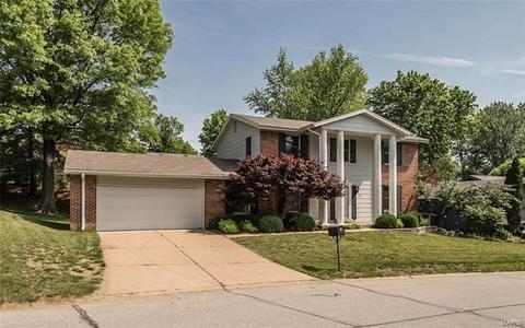 561 Stoddards Ml, Ballwin, MO 63011 photo 1