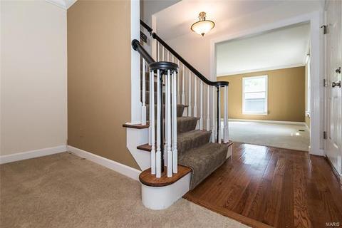 561 Stoddards Ml, Ballwin, MO 63011 photo 4